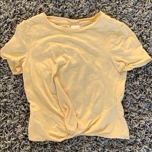 H and m pastel yellow tie front cropped tee